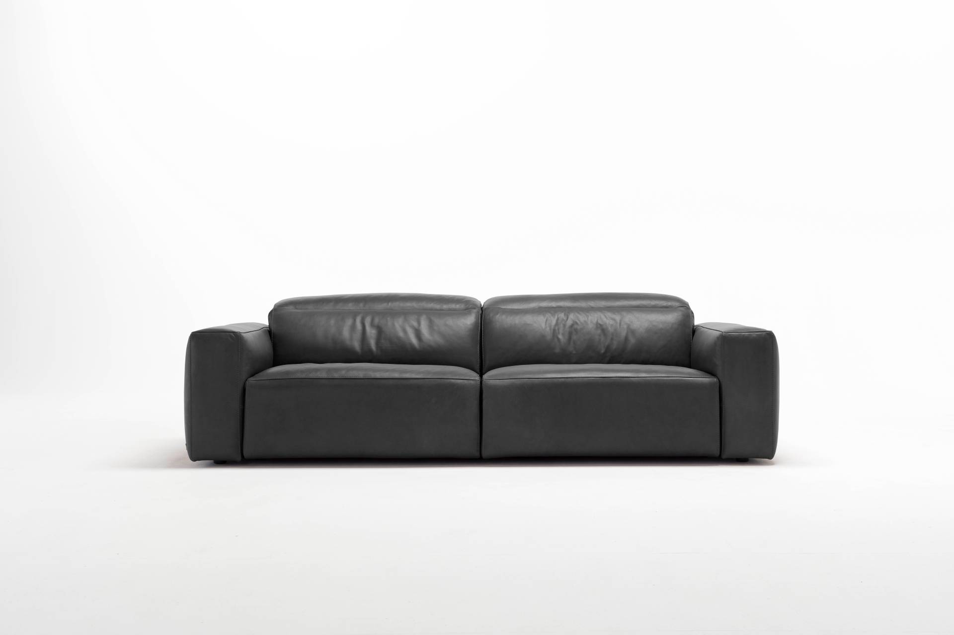 Egoitaliano 2,5-Sitzer »Beverly, Designsofa mit erstklassigem Sitzkomfort und tollen Details«, Breite 242 cm, verstellbare Kopfteile von Egoitaliano