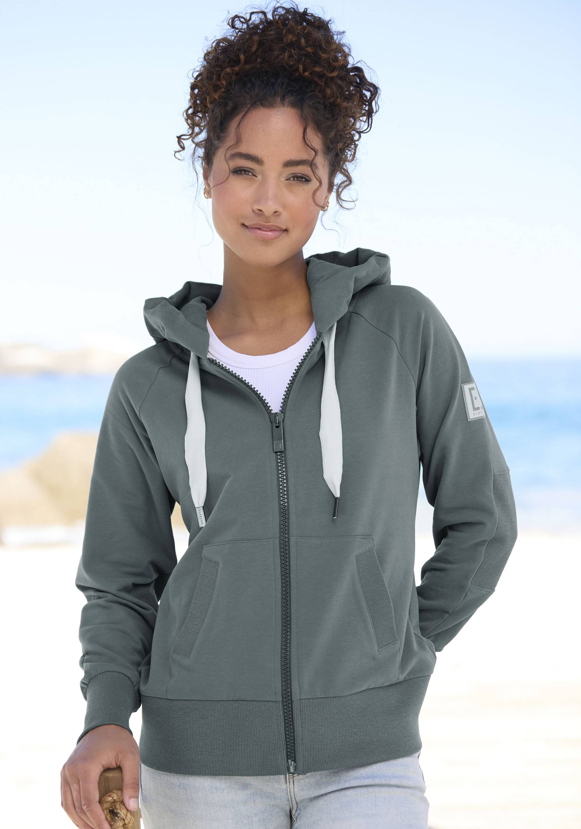 Elbsand Kapuzensweatjacke »Kelda«, mit Logo-Stickerei an der Kapuze, Basic Elbsand Kapuzensweatjacke »Kelda«, mit Logo-Stickerei an der Kapuze, Basic von Elbsand