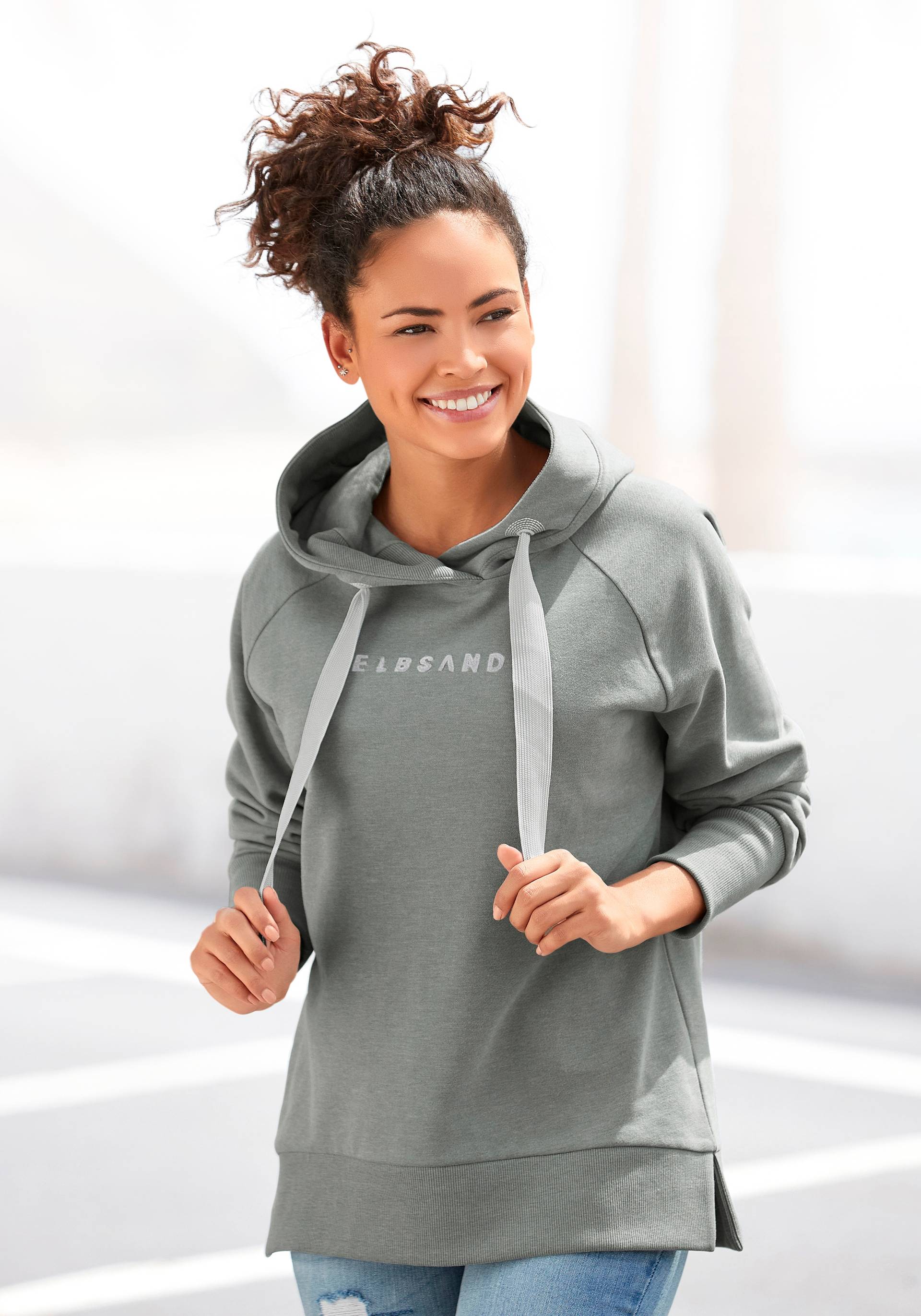 Elbsand Kapuzensweatshirt »Svana«, mit Logoprint, bequemer Hoodie, seitliche Schlitze Elbsand Kapuzensweatshirt »Svana«, mit Logoprint, bequemer Hoodie, seitliche Schlitze von Elbsand