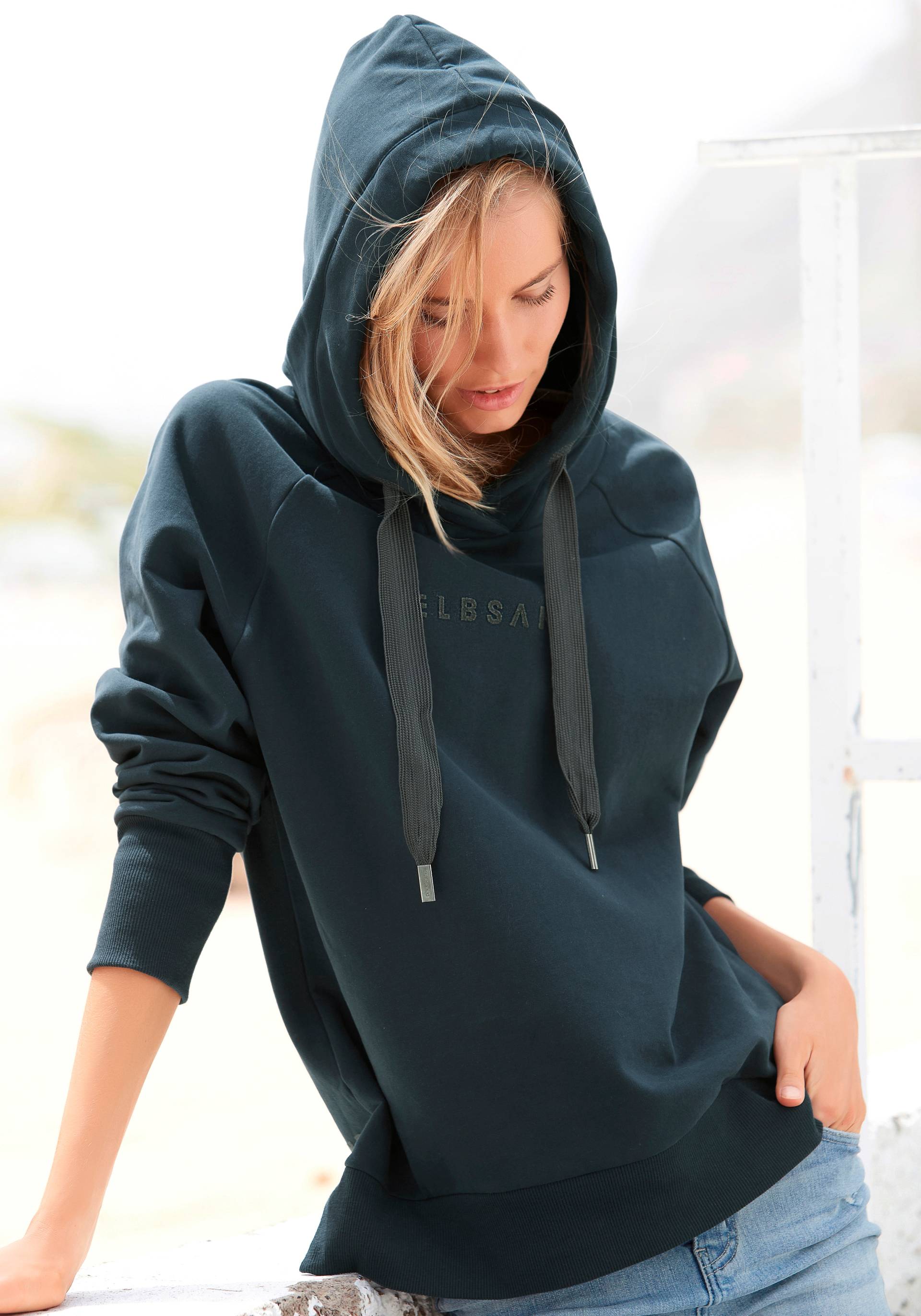 Elbsand Kapuzensweatshirt »Svana«, mit Logoprint, bequemer Hoodie, seitliche Schlitze Elbsand Kapuzensweatshirt »Svana«, mit Logoprint, bequemer Hoodie, seitliche Schlitze von Elbsand