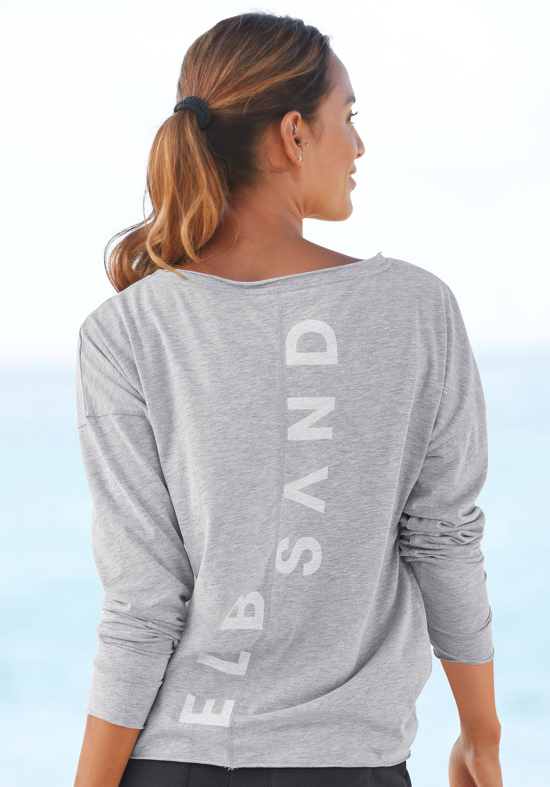 Elbsand Langarmshirt »Eltje«, mit Logodruck hinten, Longsleeve aus Baumwoll-Mix Elbsand Langarmshirt »Eltje«, mit Logodruck hinten, Longsleeve aus Baumwoll-Mix von Elbsand