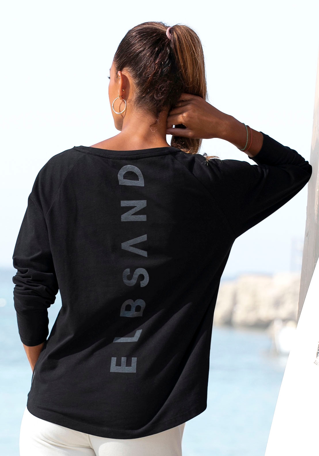Elbsand Longsleeve »Tinna«, mit Logodruck hinten, Langarmshirt aus Baumwoll-Mix, sportlich-casual Elbsand Longsleeve »Tinna«, mit Logodruck hinten, Langarmshirt aus Baumwoll-Mix, sportlich-casual von Elbsand