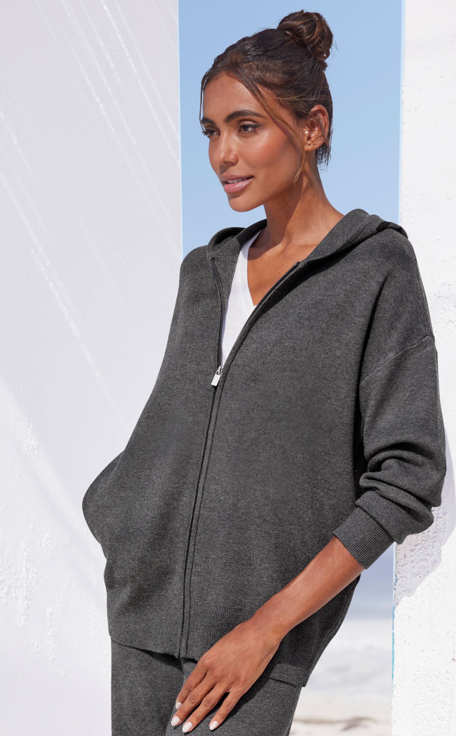 Elbsand Strickjacke, aus hochwertigen Strick und eingestricktem Logo, Loungewear Elbsand Strickjacke, aus hochwertigen Strick und eingestricktem Logo, Loungewear von Elbsand