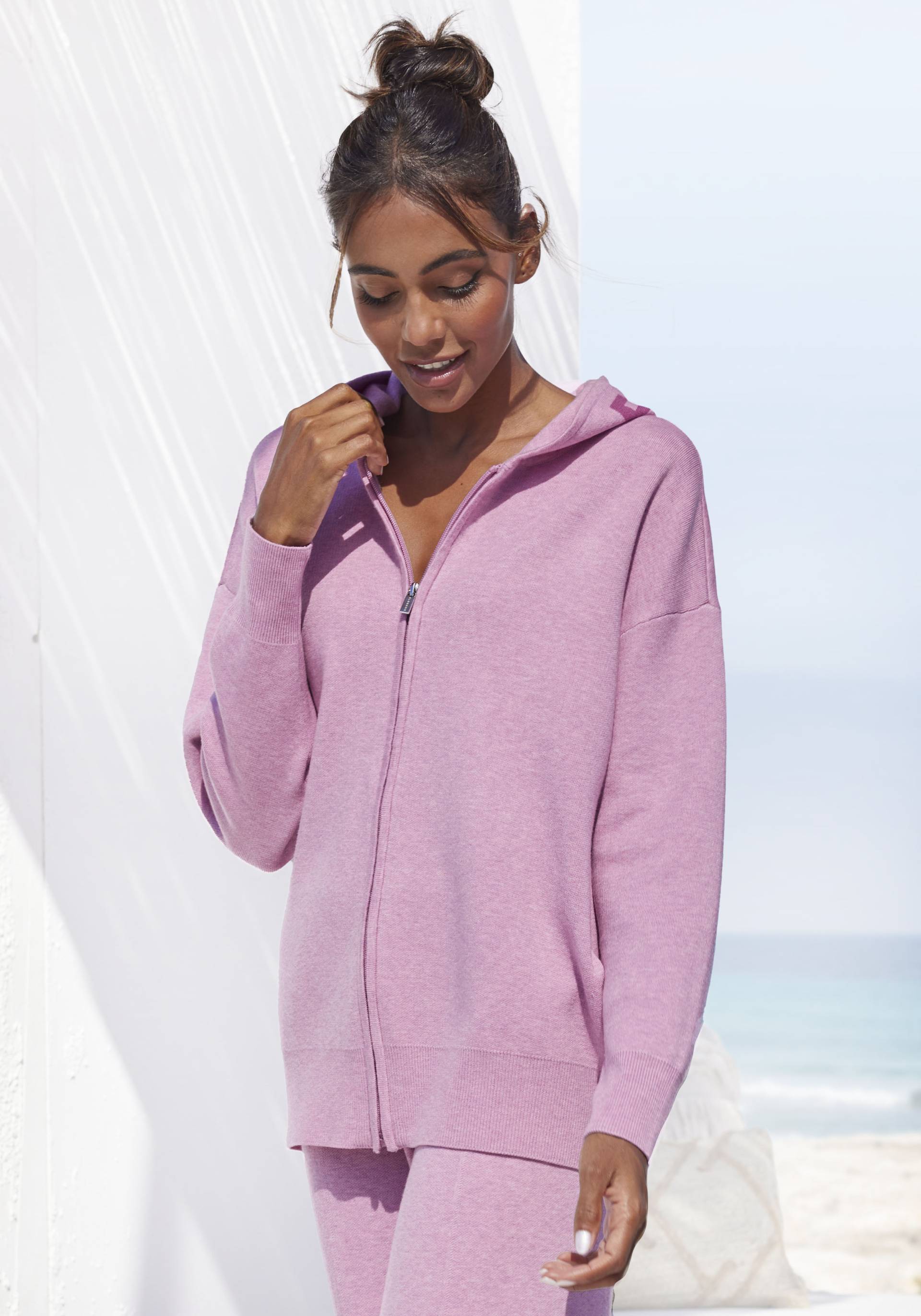 Elbsand Strickjacke, aus hochwertigen Strick und eingestricktem Logo, Loungewear Elbsand Strickjacke, aus hochwertigen Strick und eingestricktem Logo, Loungewear von Elbsand