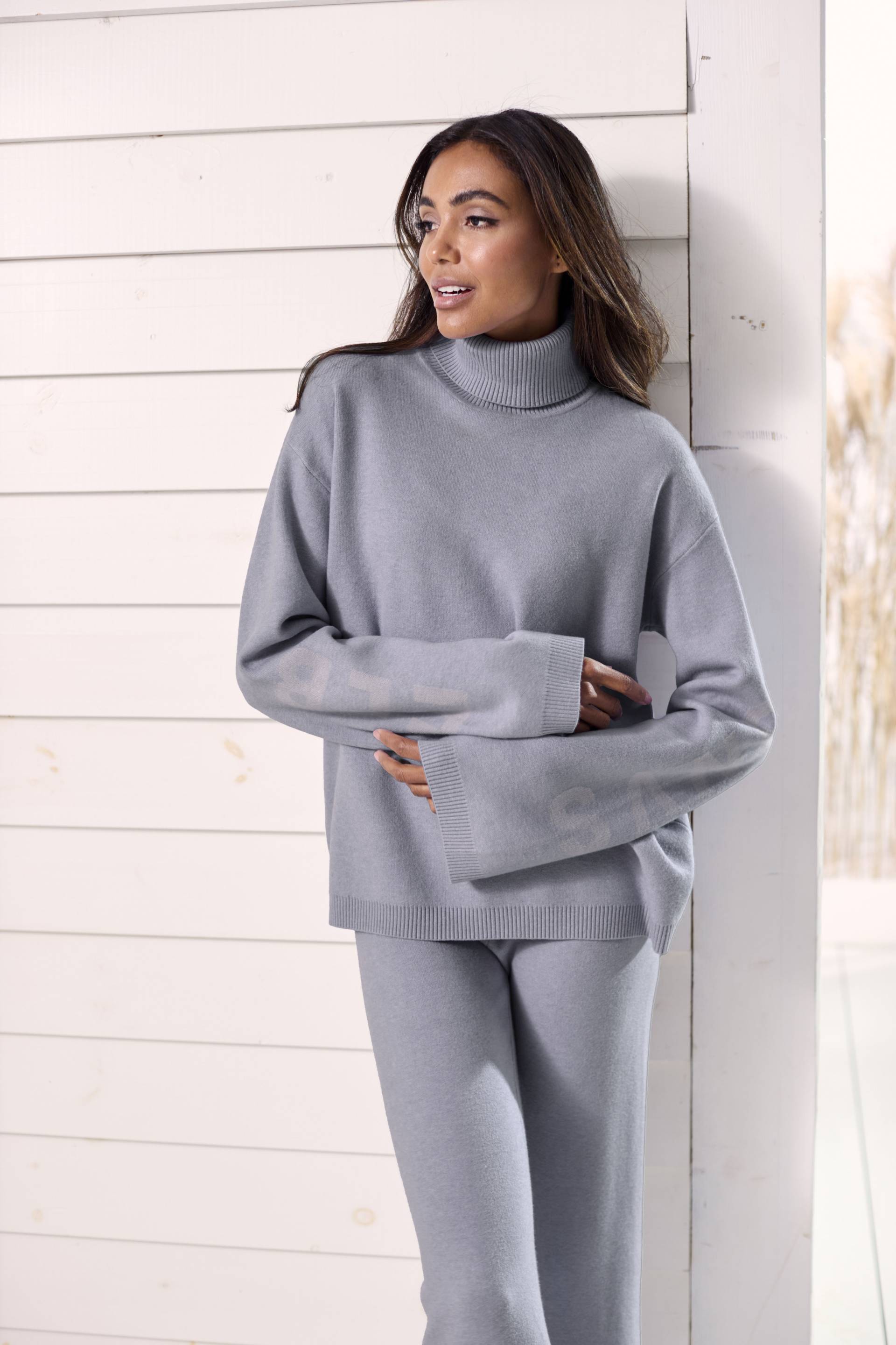 Elbsand Sweater, Rollkragenpullover aus weichem Strick, Loungewear Elbsand Sweater, Rollkragenpullover aus weichem Strick, Loungewear von Elbsand