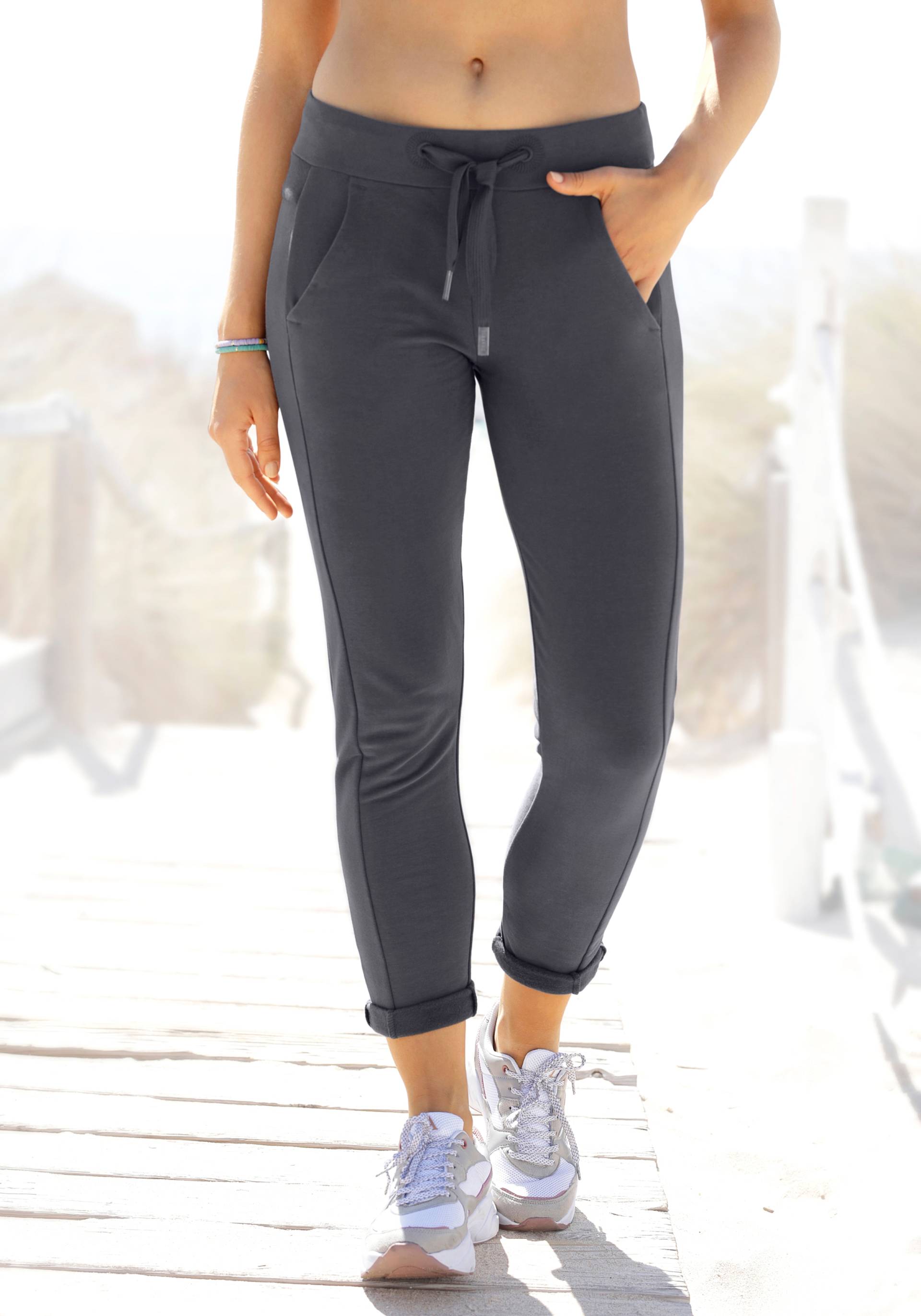 Elbsand Sweathose »Brinja«, mit Logoprint am Bund und Taschen, Jogginghose, Relaxhose Elbsand Sweathose »Brinja«, mit Logoprint am Bund und Taschen, Jogginghose, Relaxhose von Elbsand