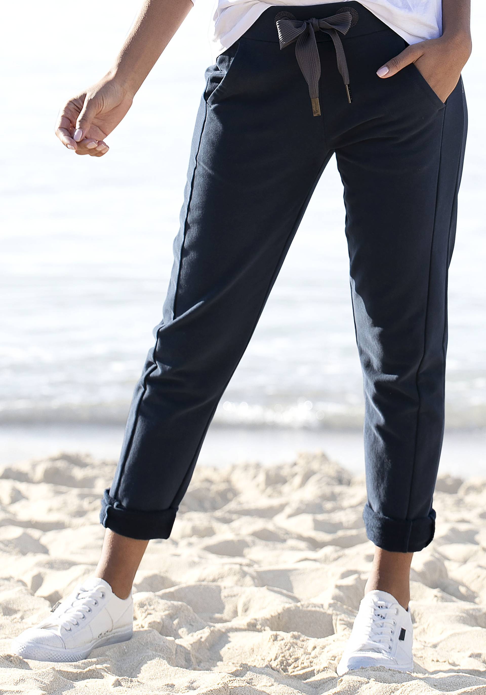 Elbsand Sweathose »Brinja«, mit Logoprint am Bund und Taschen, Jogginghose, Relaxhose Elbsand Sweathose »Brinja«, mit Logoprint am Bund und Taschen, Jogginghose, Relaxhose von Elbsand