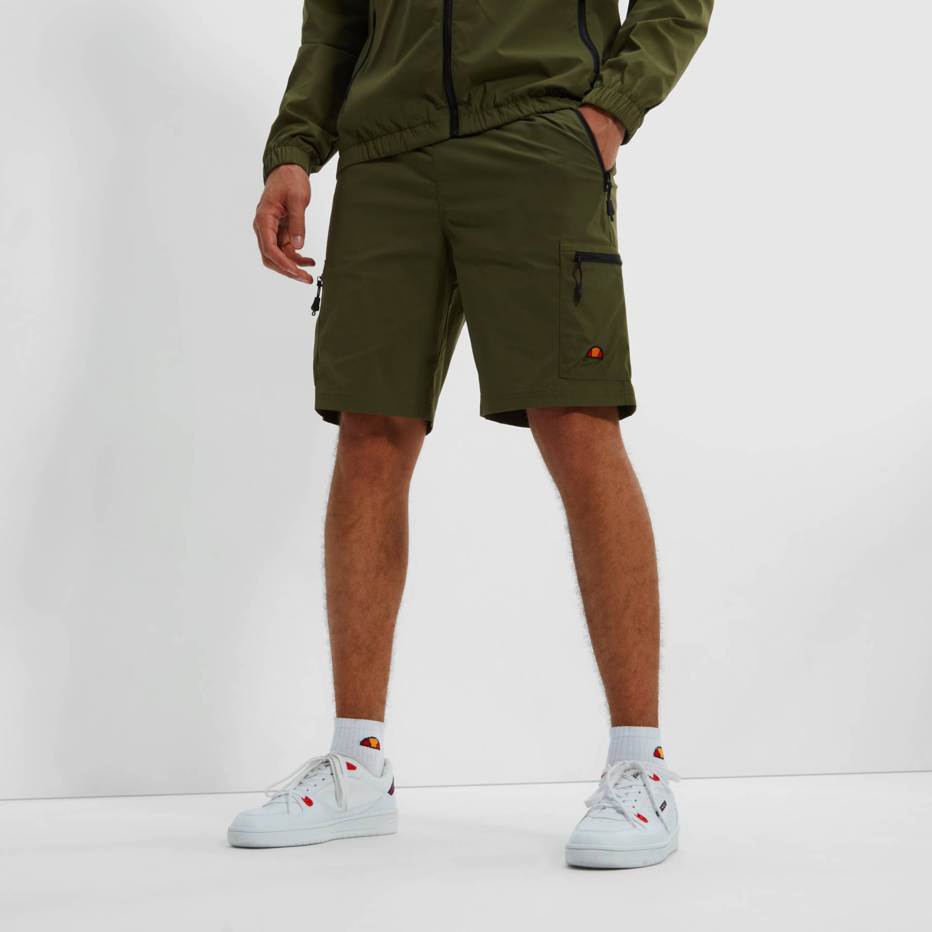 Ellesse Cargoshorts »BULLSEYE CARGO SHORT«, (1 tlg.), mit vielen Reissverschlusstaschen von Ellesse