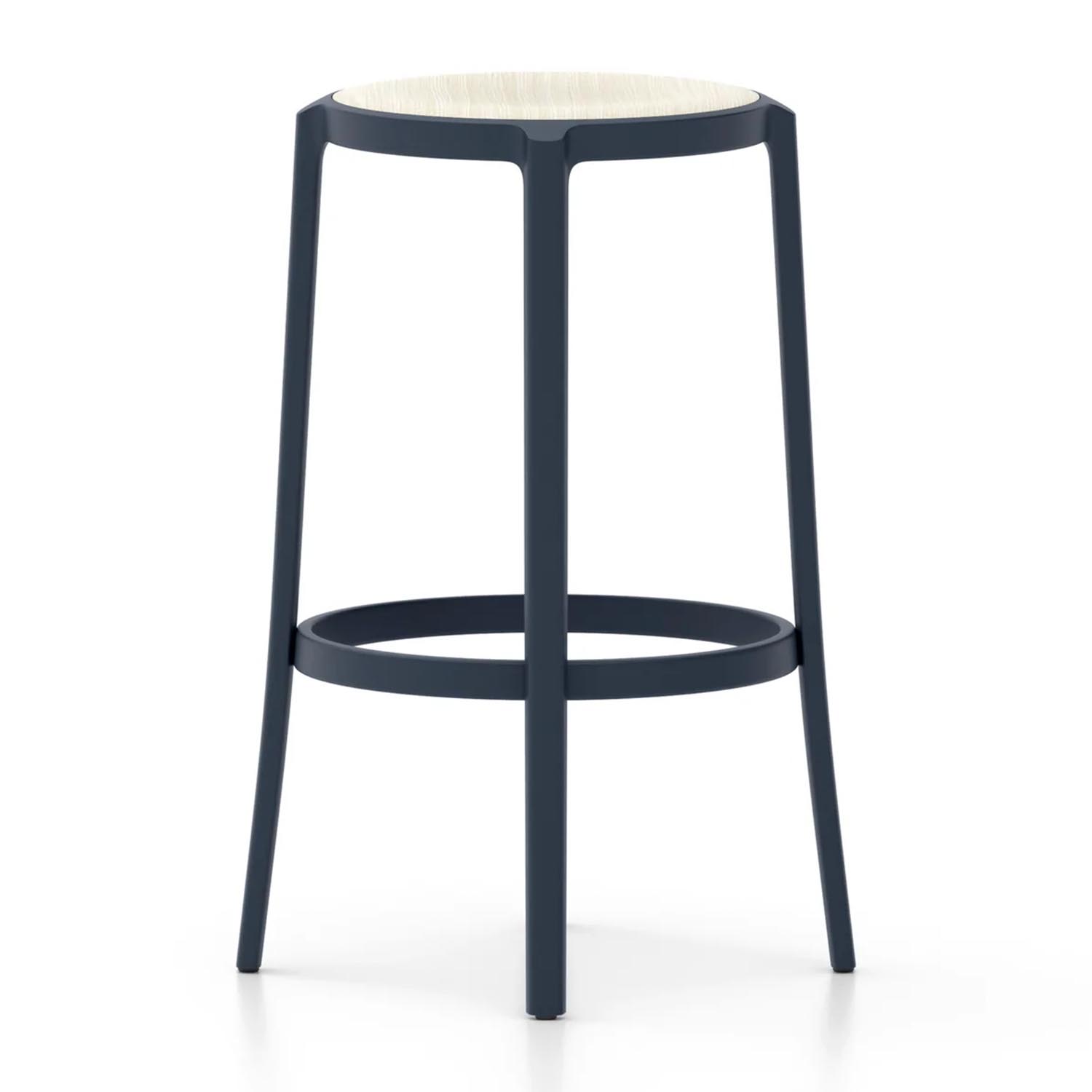 On & On Plywood Seat Barstool Barstuhl, Farbe dark blue, Sitz holz, esche hell On & On Plywood Seat Barstool Barstuhl, Farbe dark blue, Sitz holz, esche hell von Emeco