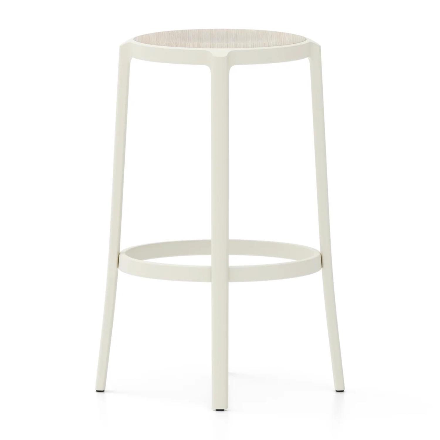 On & On Plywood Seat Barstool Barstuhl, Farbe white, Sitz holz, eiche On & On Plywood Seat Barstool Barstuhl, Farbe white, Sitz holz, eiche von Emeco