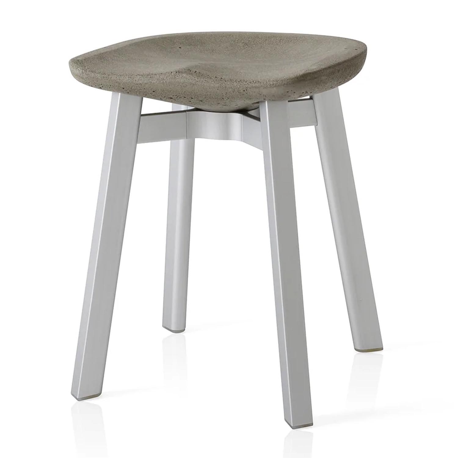 SU Small Stool Hocker, Sitz beton, Gestell aluminium, eloxiert SU Small Stool Hocker, Sitz beton, Gestell aluminium, eloxiert von Emeco