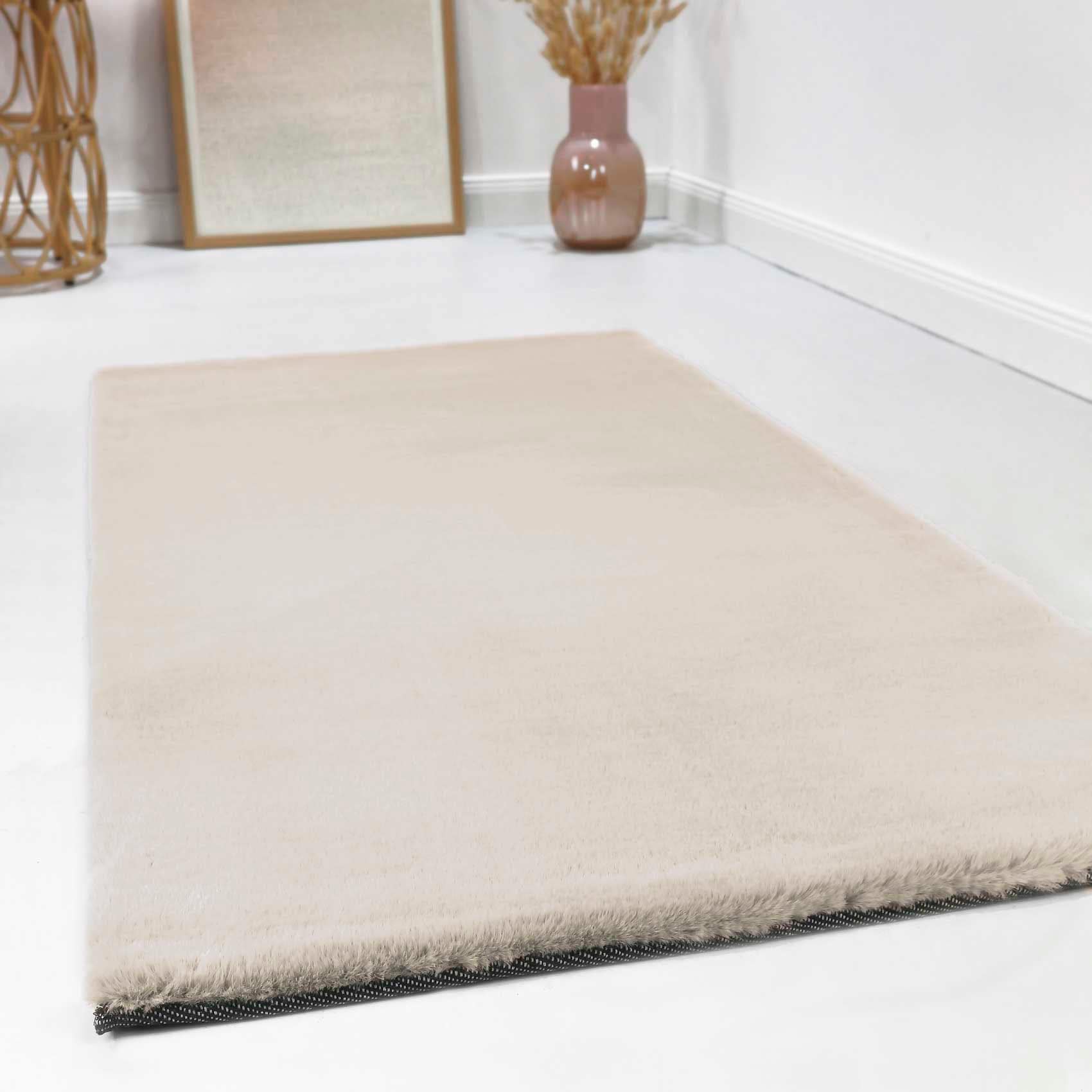 Esprit Hochflor-Teppich »Alice Kunstfell«, rechteckig, 25 mm Höhe, Kaninchenfell-Haptik, besonders weich und dicht, für alle Räume Esprit Hochflor-Teppich »Alice Kunstfell«, rechteckig, 25 mm Höhe, Kaninchenfell-Haptik, besonders weich und dicht, für alle Räume von Esprit