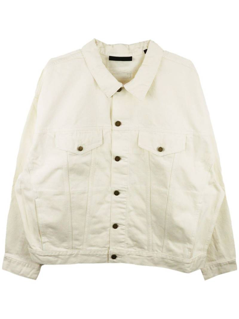 FEAR OF GOD ESSENTIALS logo-appliqué denim shirt jacket - White von FEAR OF GOD ESSENTIALS