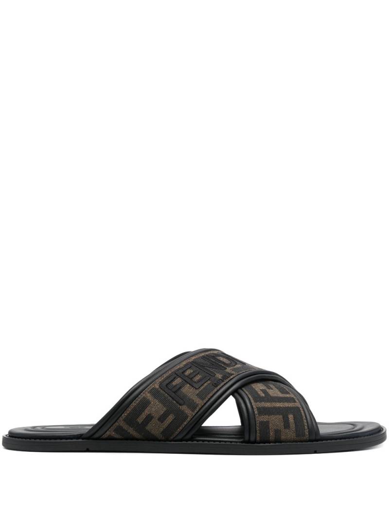 FENDI logo-embroidered crossover strap slides - Black von FENDI