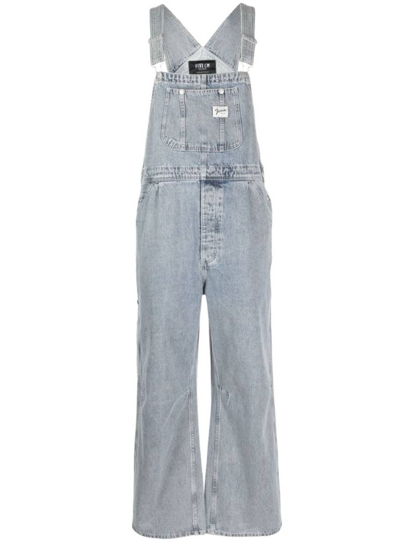 FIVE CM logo-patch cotton-blend dungarees - Blue von FIVE CM