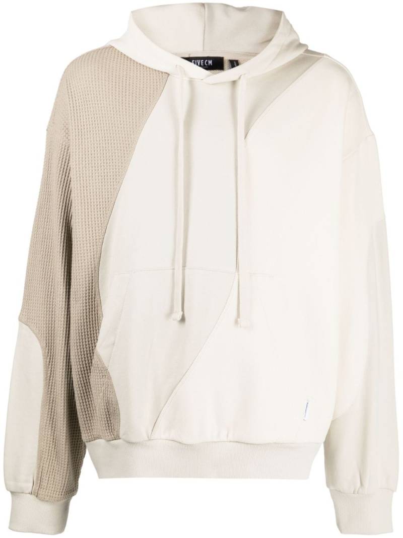 FIVE CM waffle-effect drawstring hoodie - Neutrals von FIVE CM