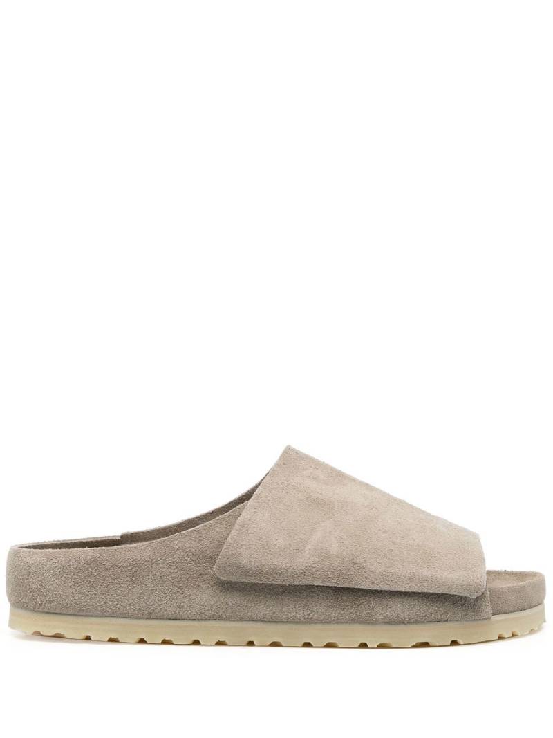 Fear Of God calf suede open toe slides - Neutrals von Fear Of God