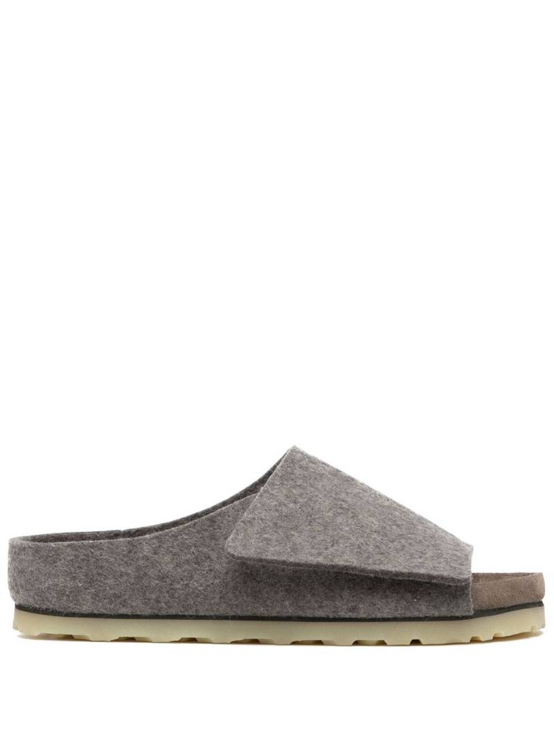 Fear Of God open-toe suede slides - Grey von Fear Of God