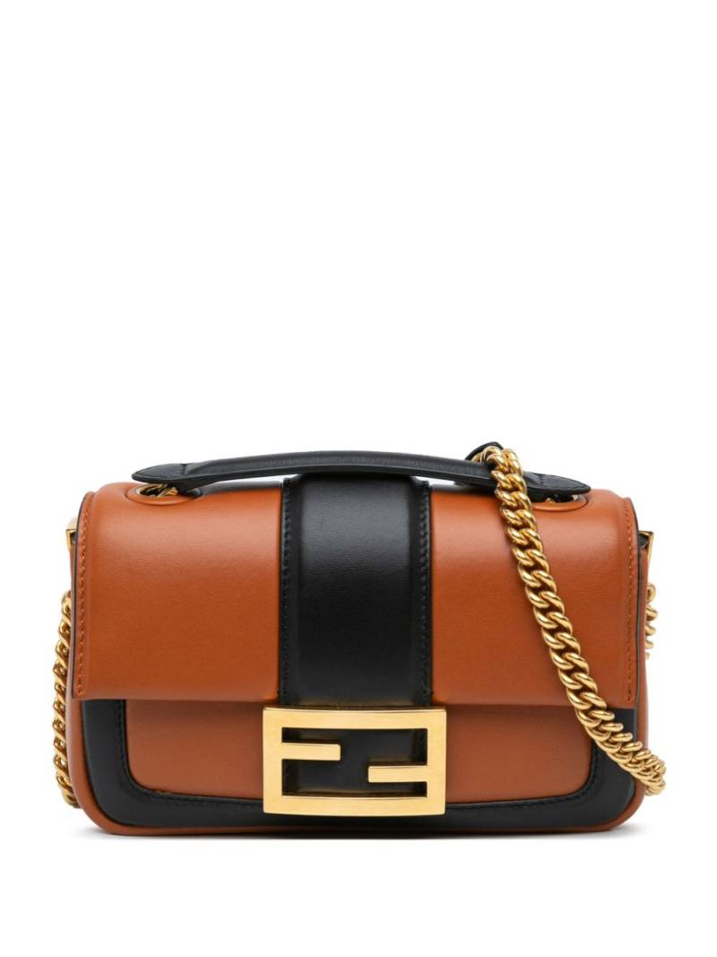 Fendi Pre-Owned 2010-2024 Mini Bicolor Nappa Chain baguette shoulder bag - Brown von Fendi Pre-Owned