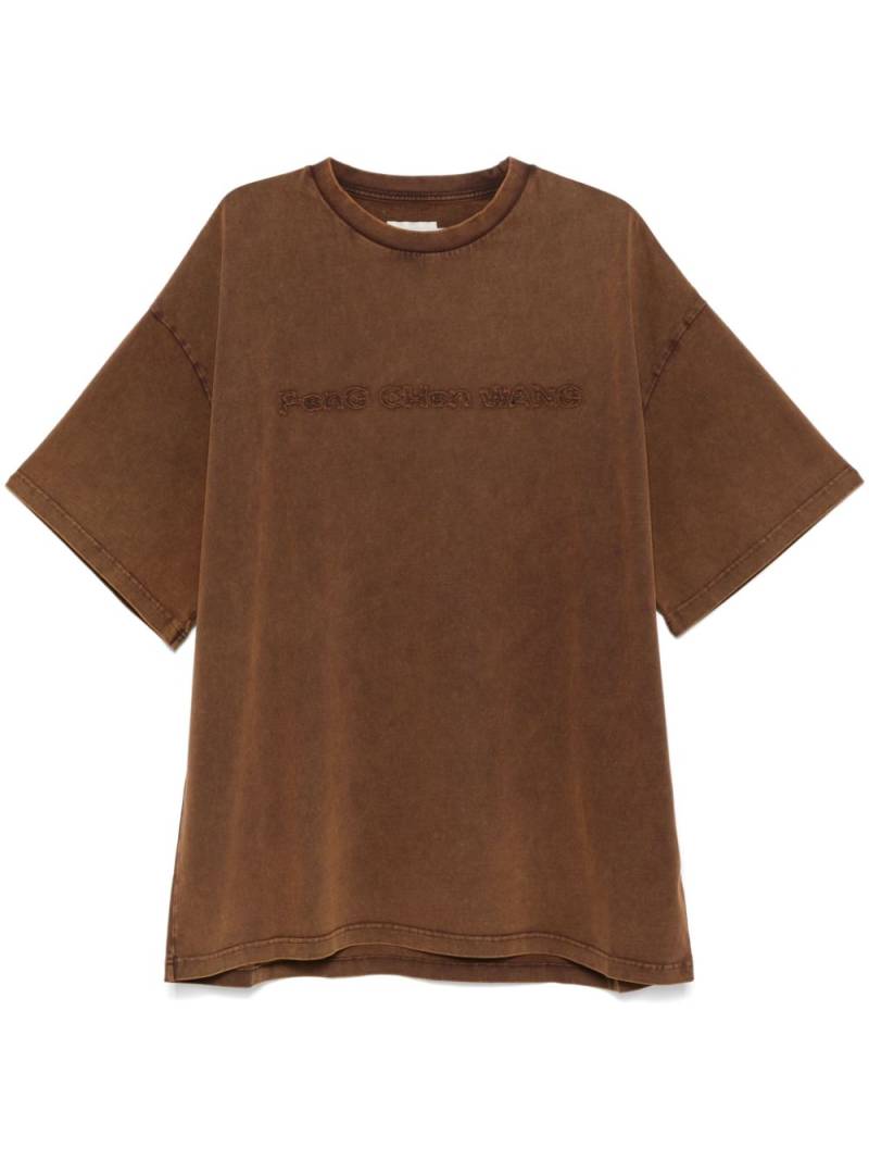 Feng Chen Wang logo-appliqué T-shirt - Brown von Feng Chen Wang