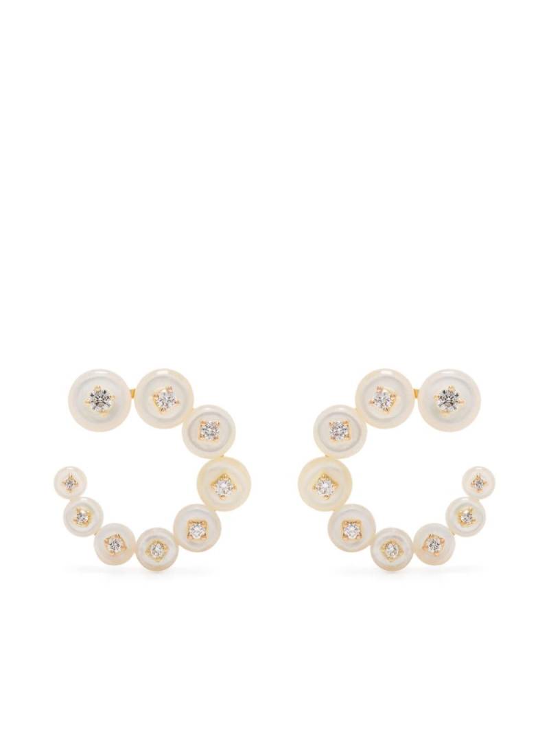 Fernando Jorge 18kt yellow gold small Circle mother-of-pearl diamond earrings von Fernando Jorge