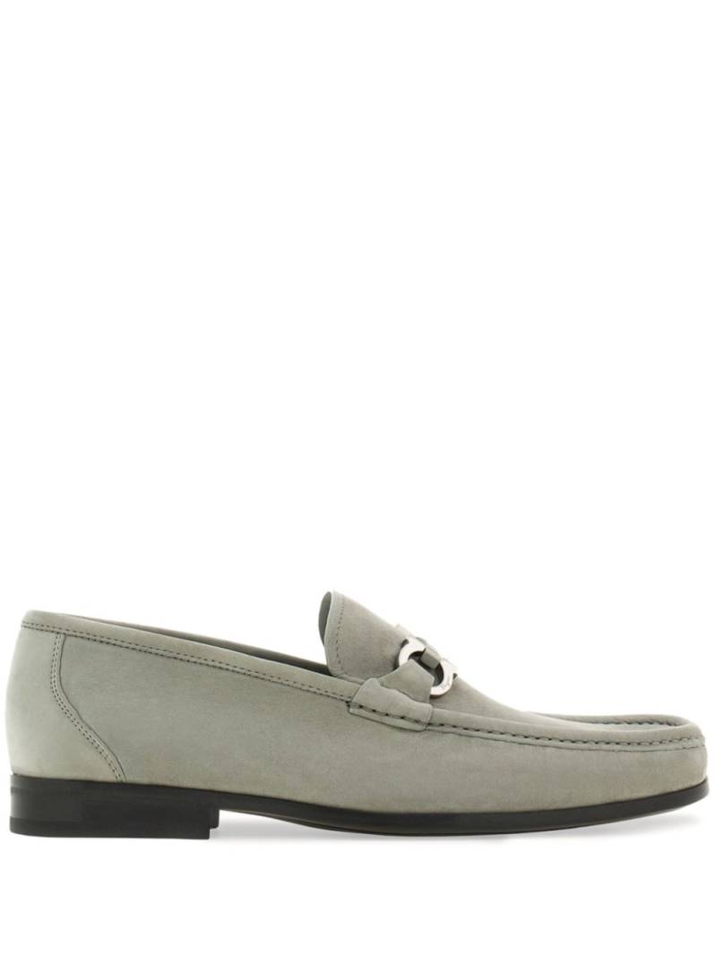 Ferragamo Gancini-plaque leather loafers - Grey von Ferragamo