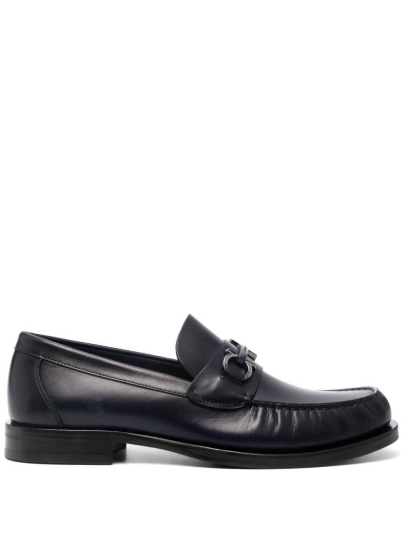 Ferragamo Gancini-plaque loafers - Blue von Ferragamo