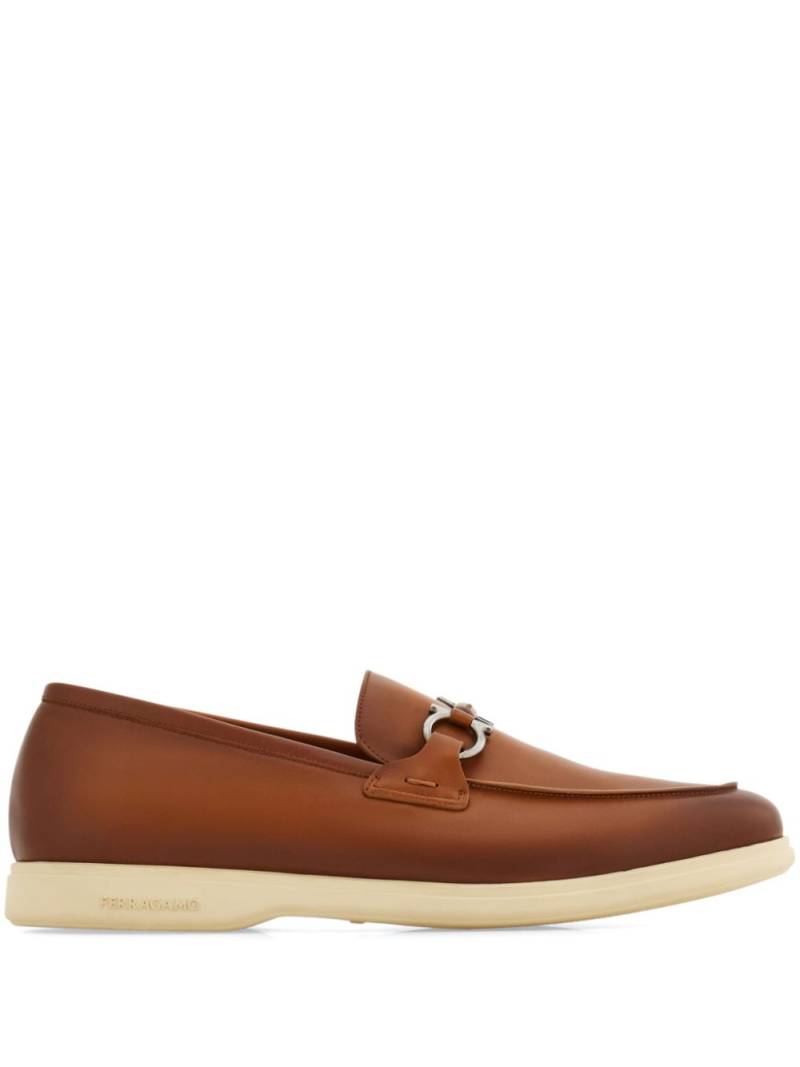 Ferragamo Gancini-plaque loafers - Brown von Ferragamo