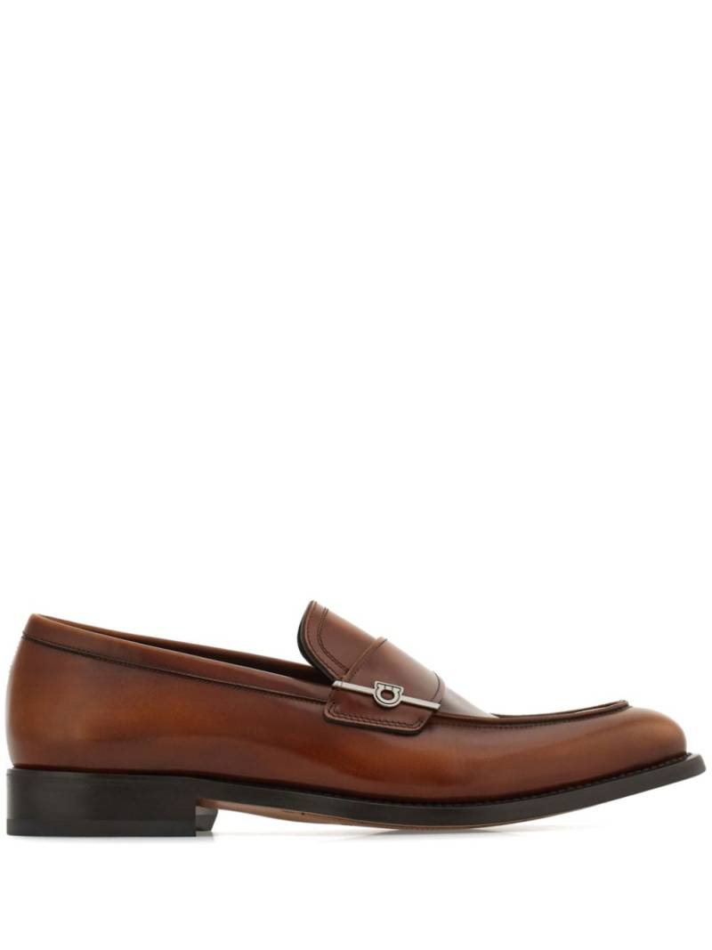 Ferragamo Gancini-plaque loafers - Brown von Ferragamo