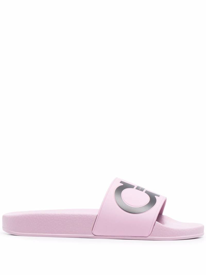 Ferragamo Gancini-print pool slides - Pink von Ferragamo