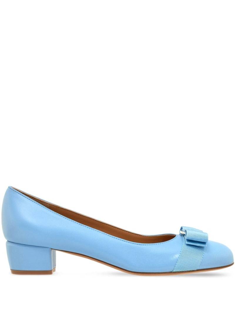 Ferragamo Vara 30mm leather pumps - Blue von Ferragamo