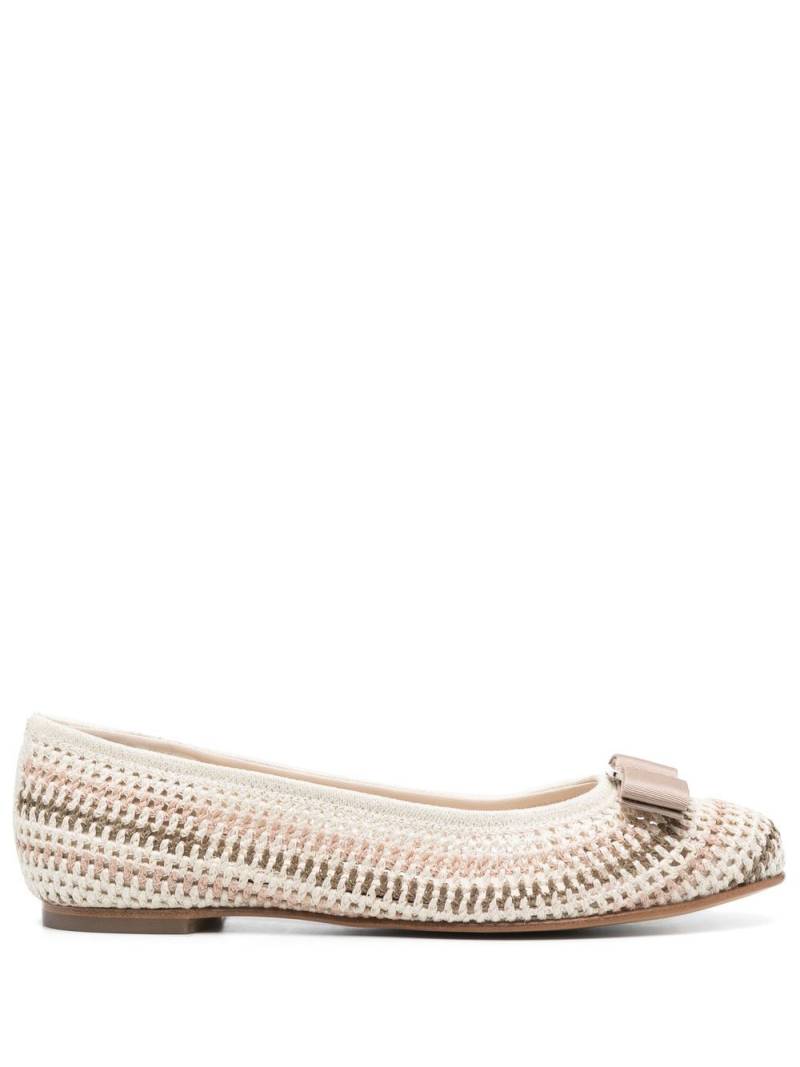 Ferragamo Varina crochet ballet flats - Neutrals von Ferragamo