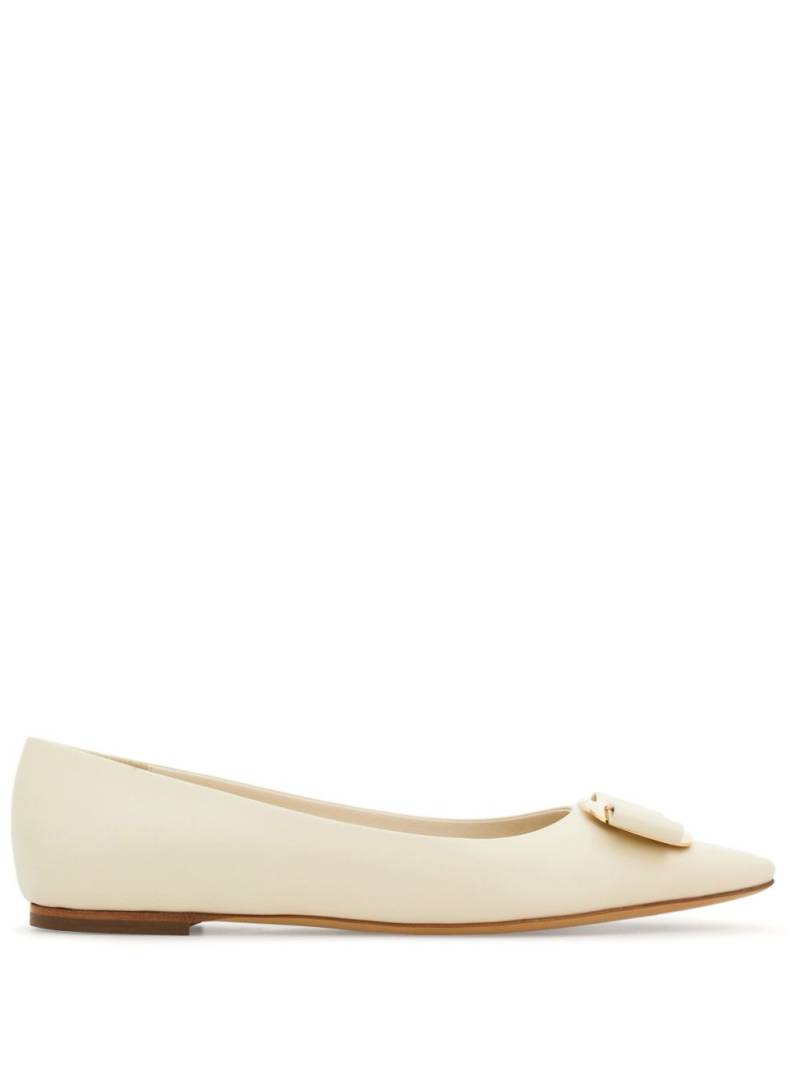 Ferragamo bow-detailing leather ballerina shoes - White von Ferragamo