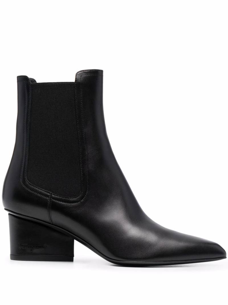 Ferragamo logo-embossed heel Chelsea boots - Black von Ferragamo