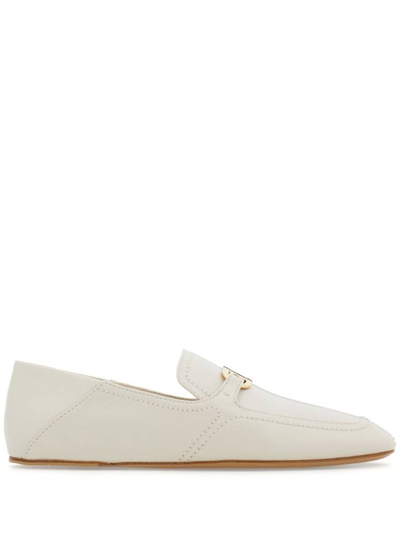 Ferragamo logo-plaque leather loafers - White von Ferragamo