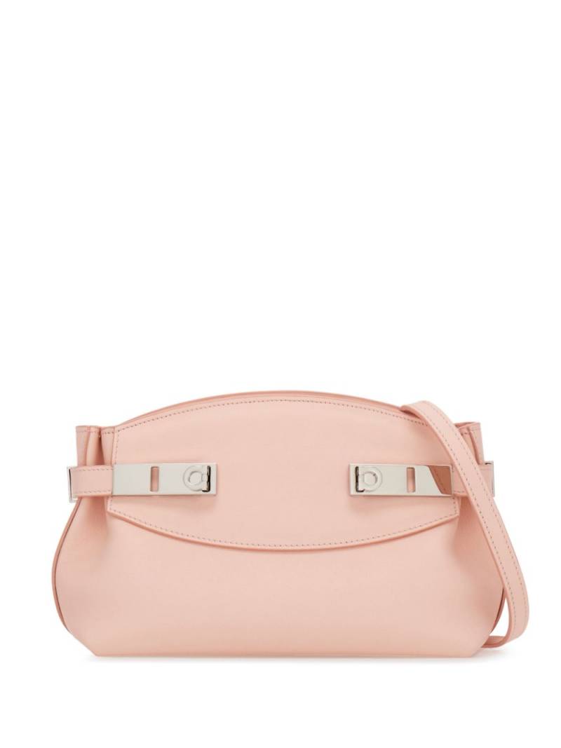 Ferragamo small Hug leather clutch bag - Pink von Ferragamo