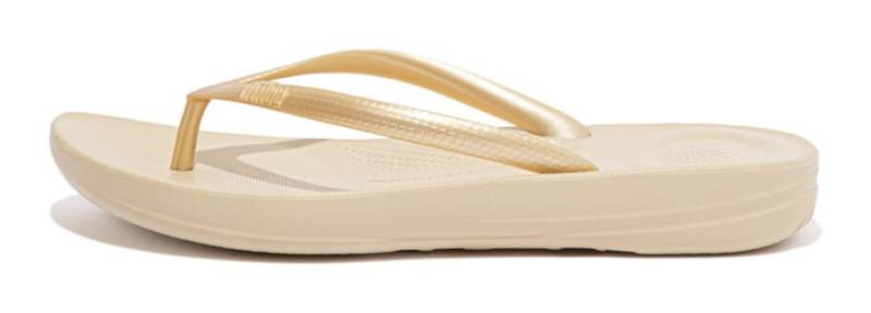 Fitflop Zehentrenner »IQUSHION ERGONOMIC FLIP-FLOPS«, Keilabsatz, Sommerschuh, Schlappen mit weichem Zehensteg von FitFlop