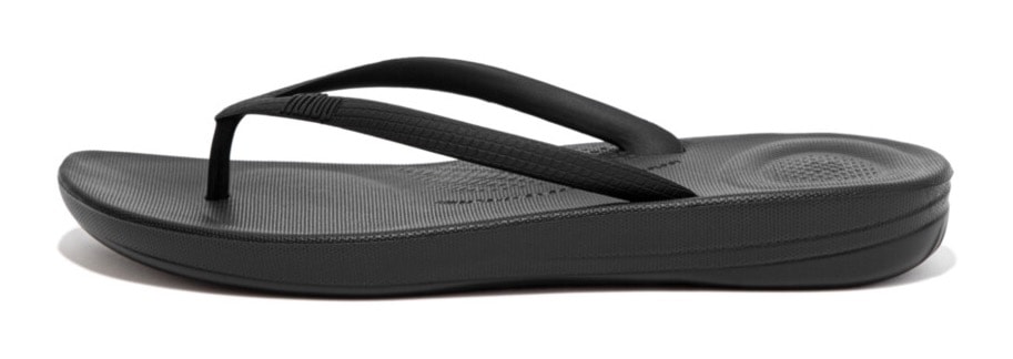 Fitflop Zehentrenner »IQUSHION ERGONOMIC FLIP-FLOPS«, Keilabsatz, Sommerschuh, Schlappen mit weichem Zehensteg von FitFlop