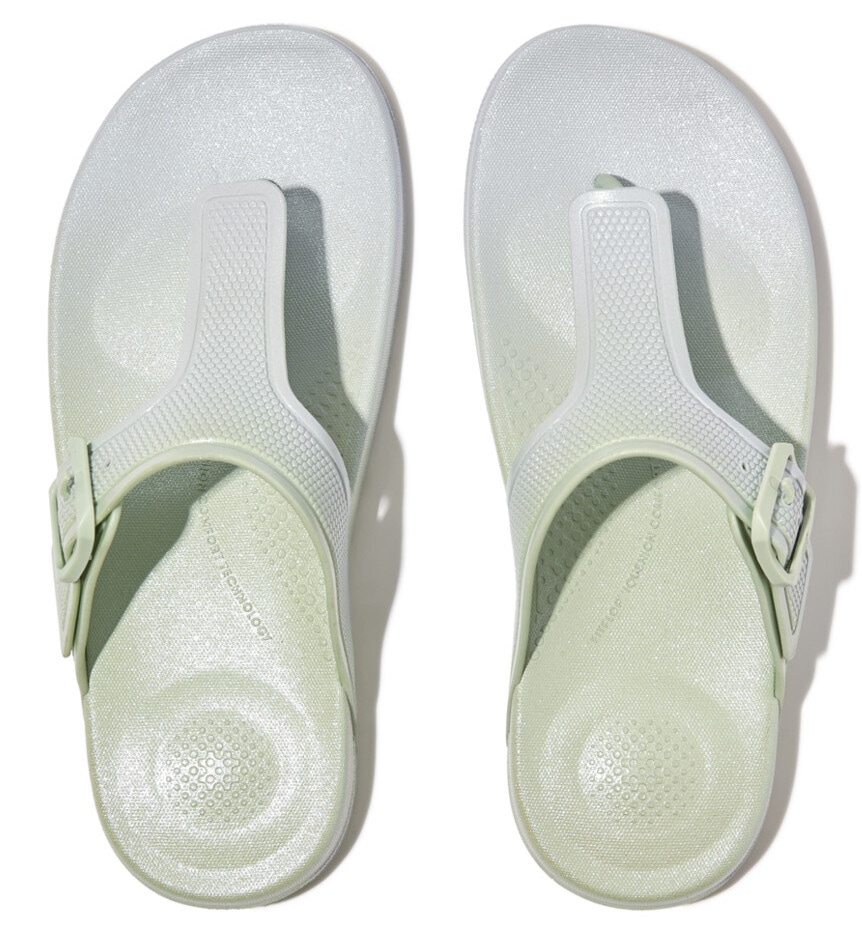 Fitflop Zehentrenner »IQUSHION IRIDESCENT ADJUSTABLE BUCKLE«, Keilabsatz, Sommerschuh, Schlappen mit verstellbarer Schnalle von FitFlop