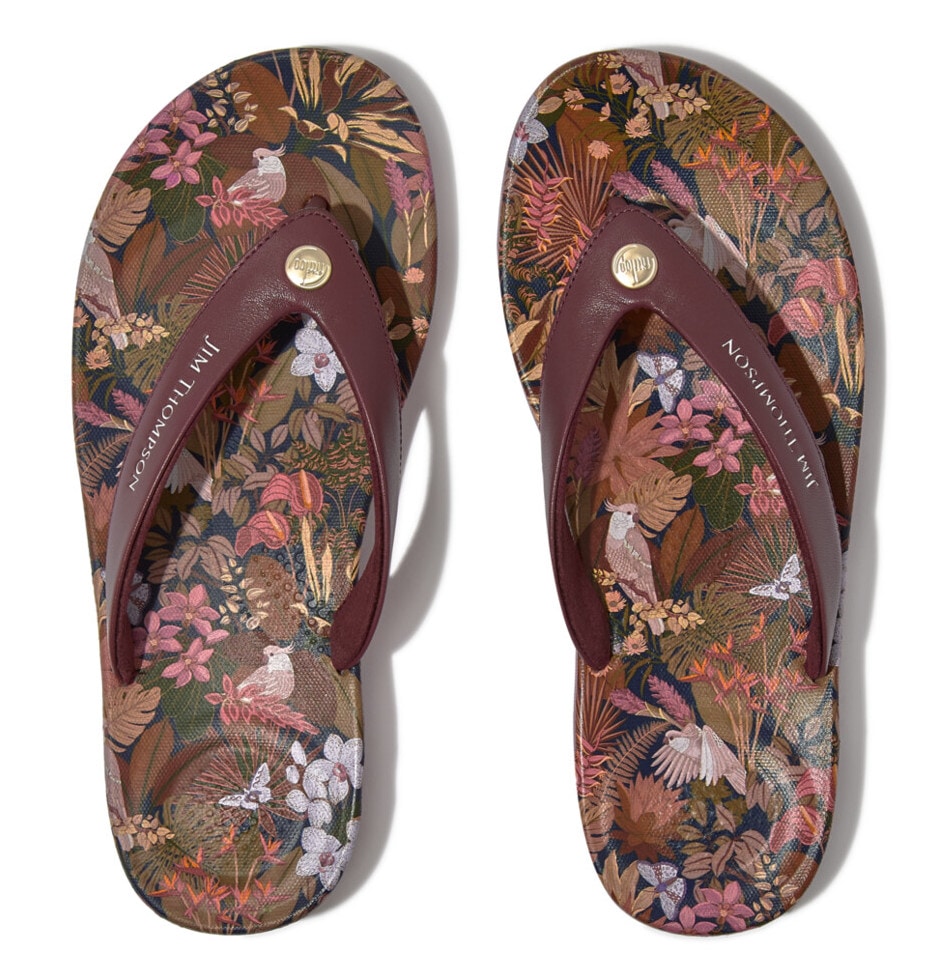 Fitflop Zehentrenner »iQUSHION X JIM THOMPSON«, Keilabsatz, Sommerschuh, Schlappen mit weichem Zehensteg von FitFlop