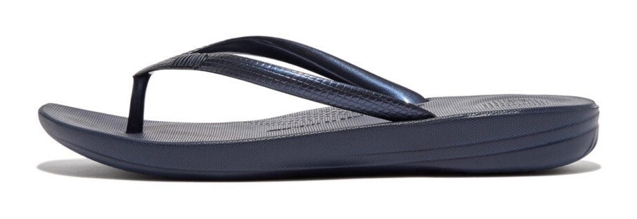 Fitflop Zehentrenner »IQUSHION«, Keilabsatz, Sommerschuh, Schlappen in schmaler Form von Fitflop