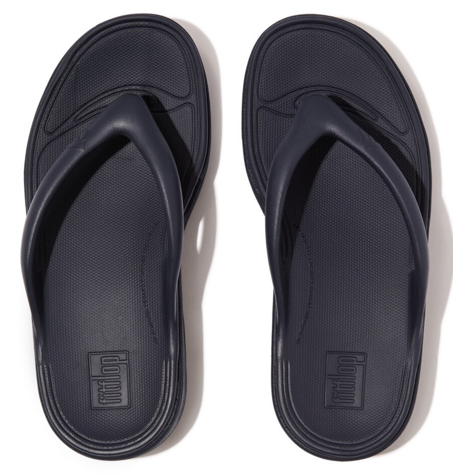 Fitflop Zehentrenner »RELIEFF RECOVERY TOE-POST SANDALS - TONAL RUBBER«, Keilabsatz, Sommerschuh, Schlappen mit Microwobbleboard von Fitflop