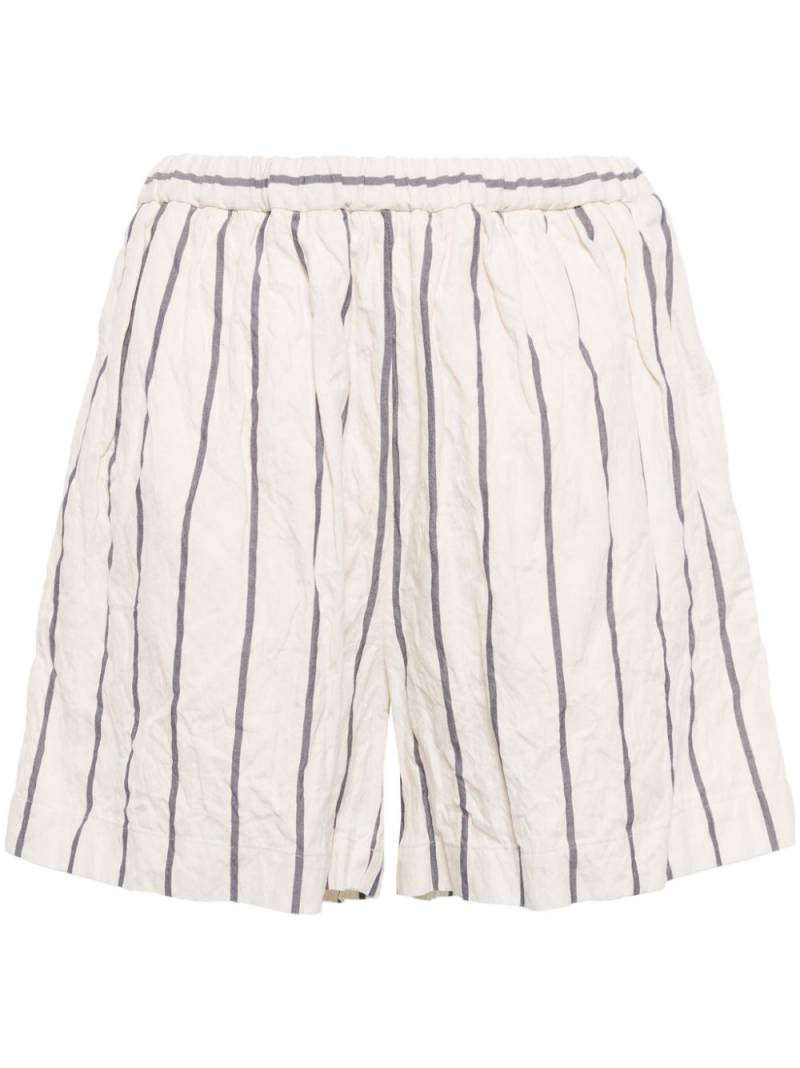 Forme D'expression crinkled striped shorts - White von Forme D'expression