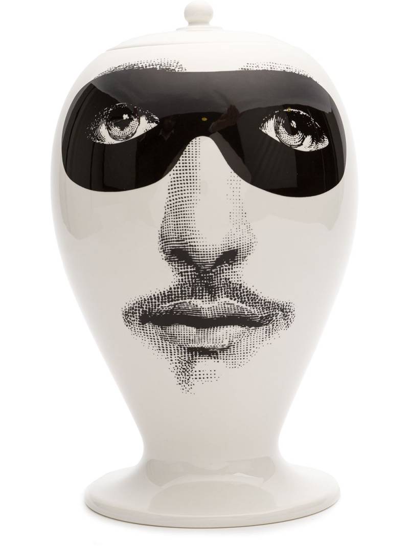 Fornasetti Don Giovanni vase - White von Fornasetti