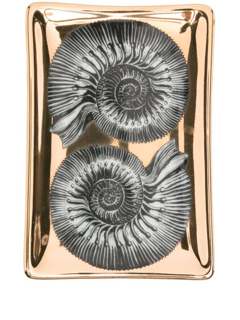 Fornasetti Giro di Conchiglie porcelain ashtray - Gold von Fornasetti