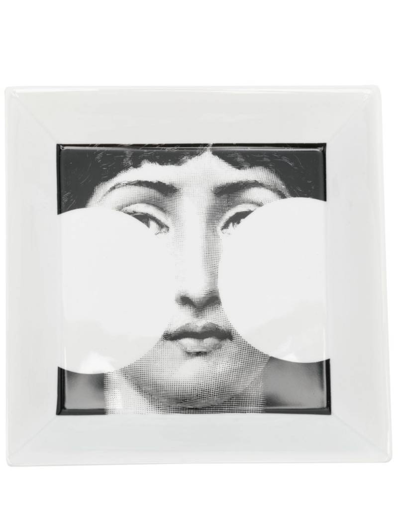 Fornasetti Tema e Variazioni n.149 plate - White von Fornasetti