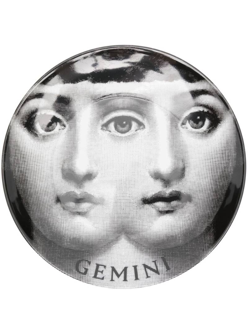 Fornasetti Tema e Variazioni n.350 Gemini wall plate (26cm) - Black von Fornasetti