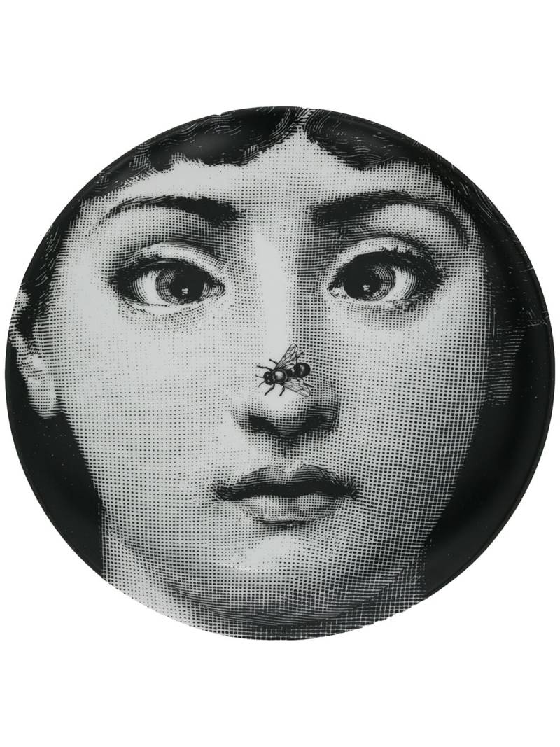 Fornasetti face print plate - Black von Fornasetti