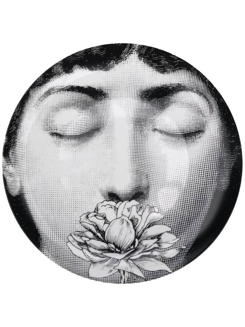 Fornasetti illustrated plate - Black von Fornasetti