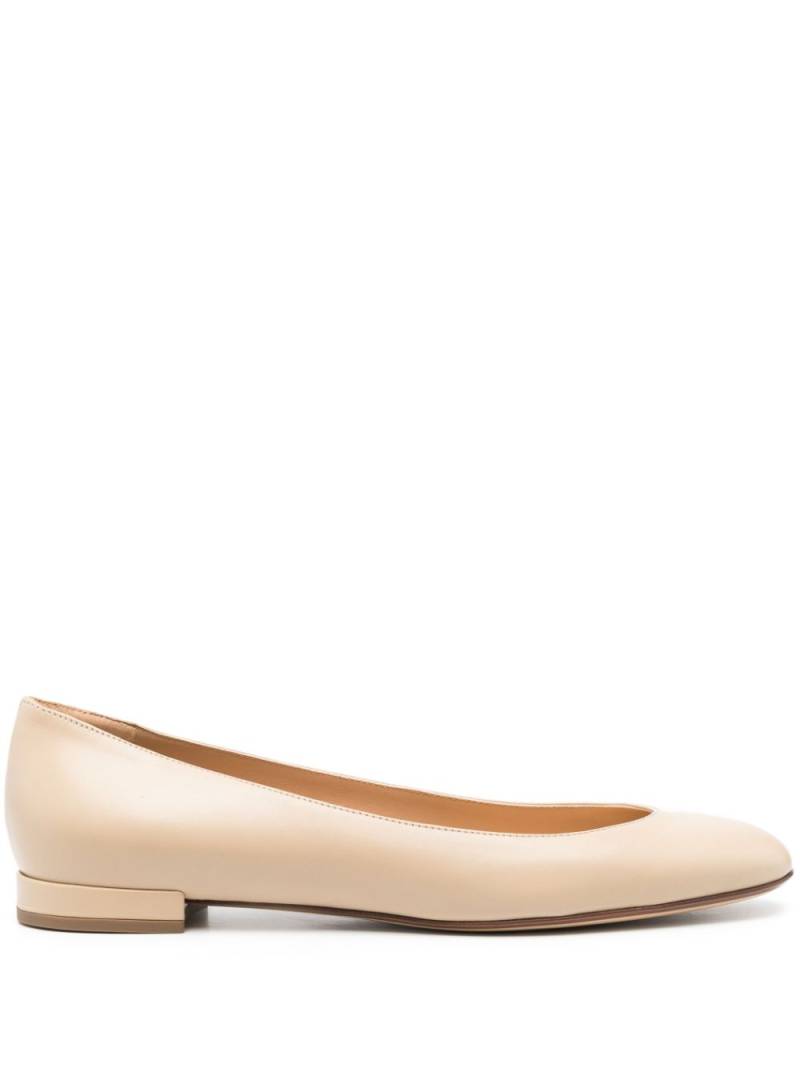 Francesco Russo leather ballerina shoes - Neutrals von Francesco Russo